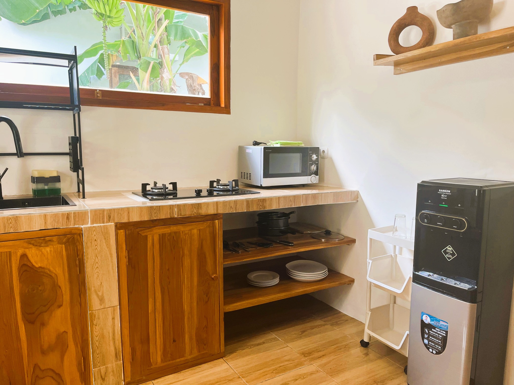 Kitchen appliances and cooking area