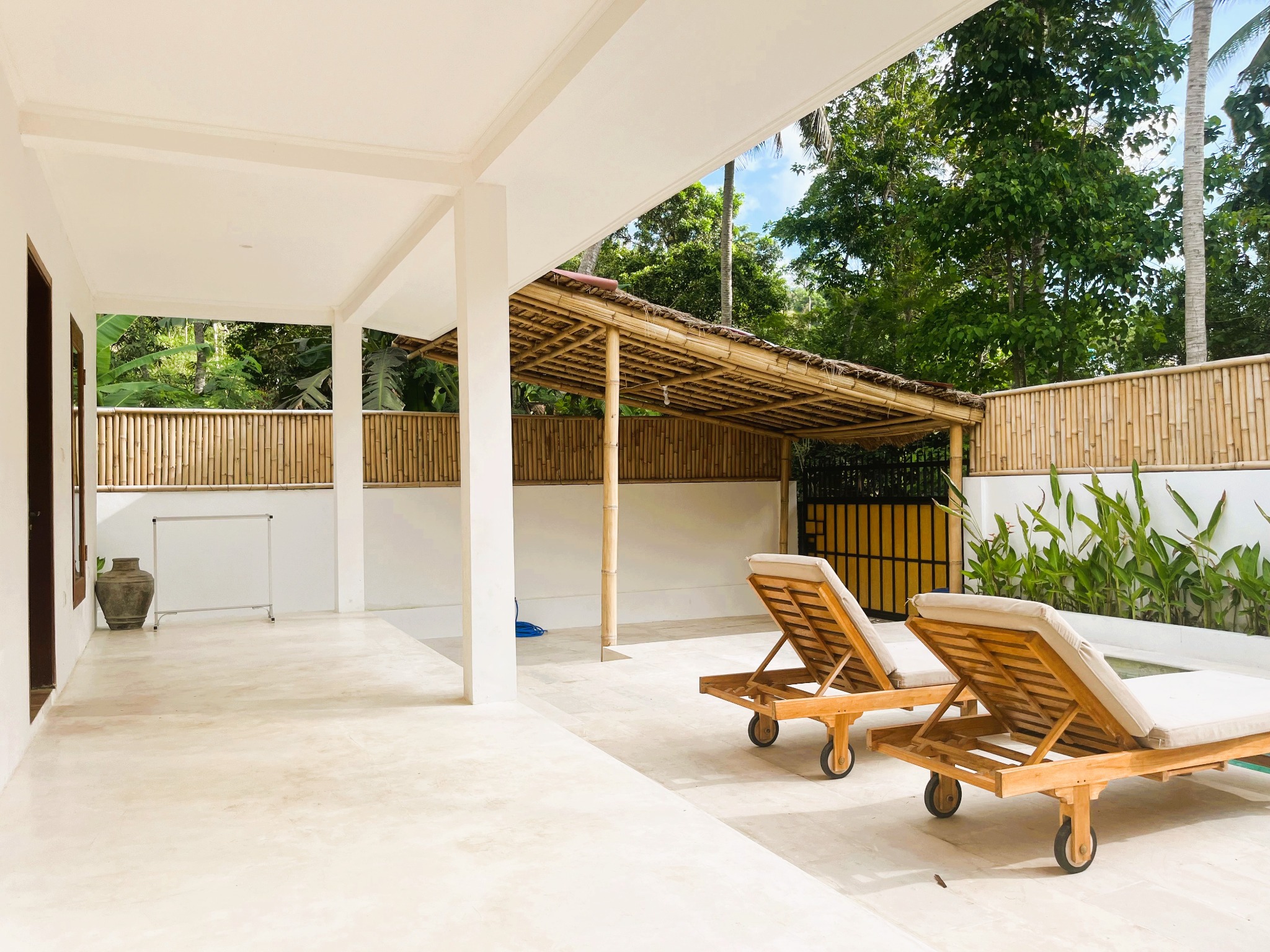 Spacious covered terrace